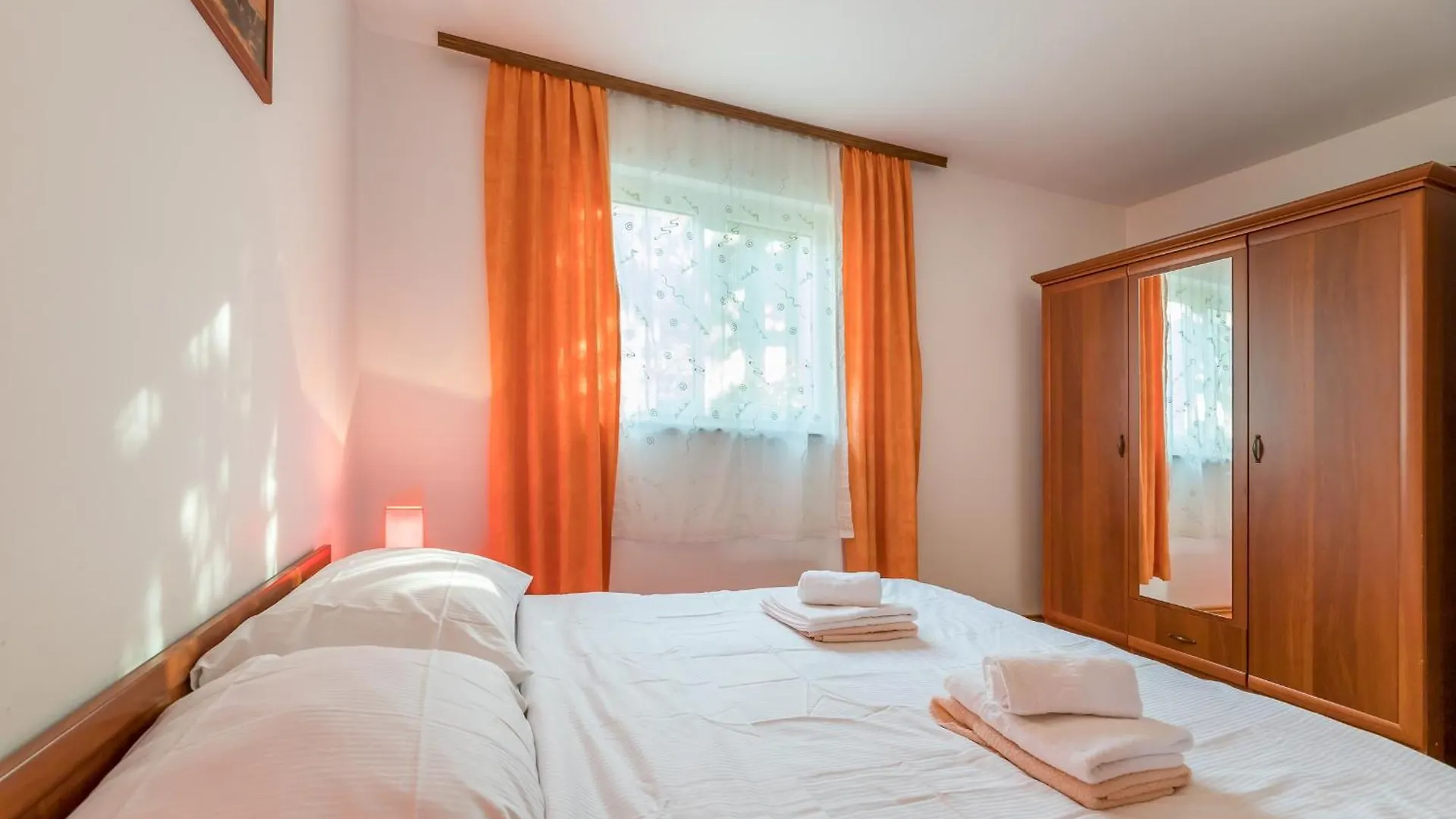 Mira Zarok Apartment Baska