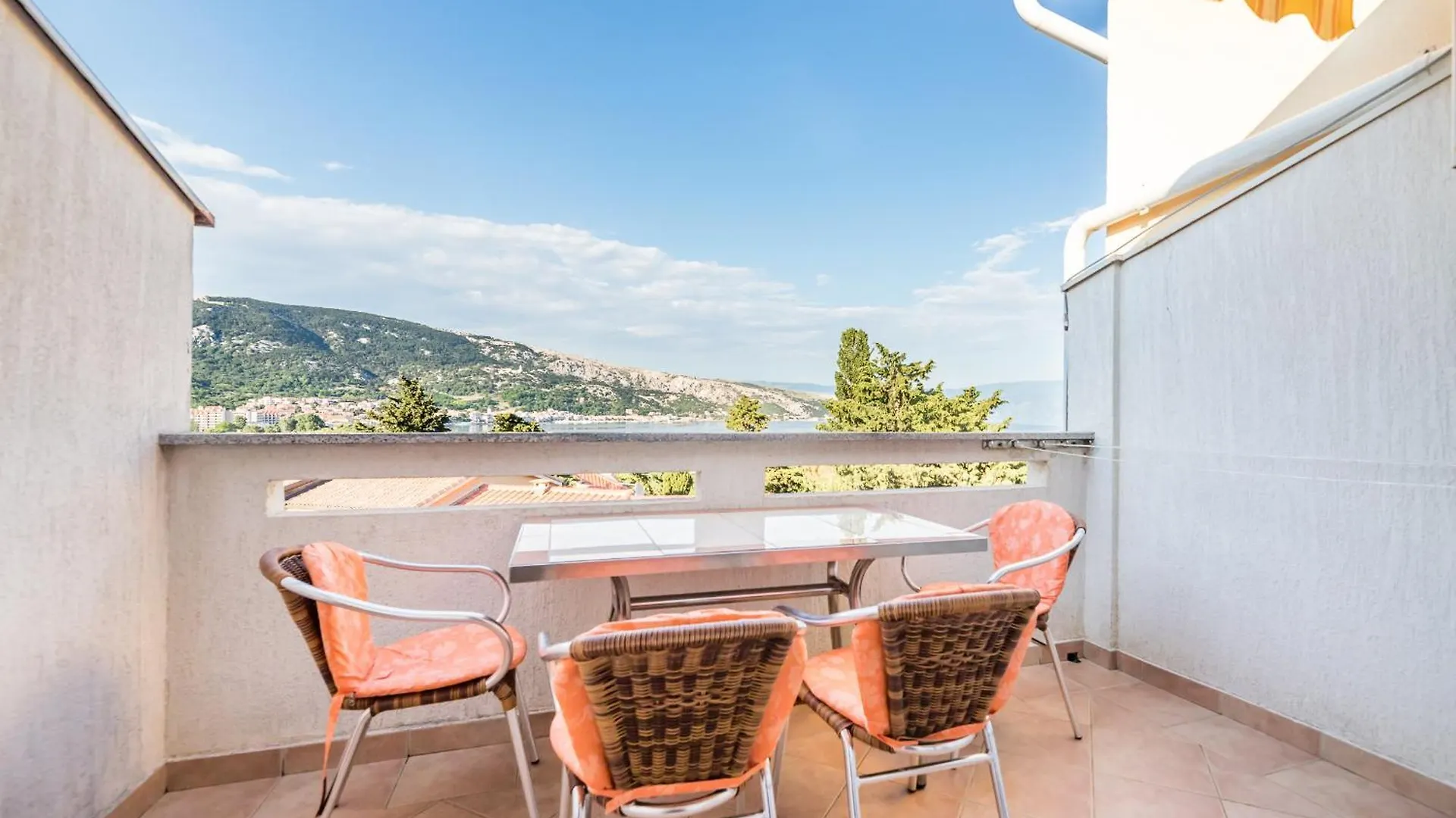 Mira Zarok Apartment Baska