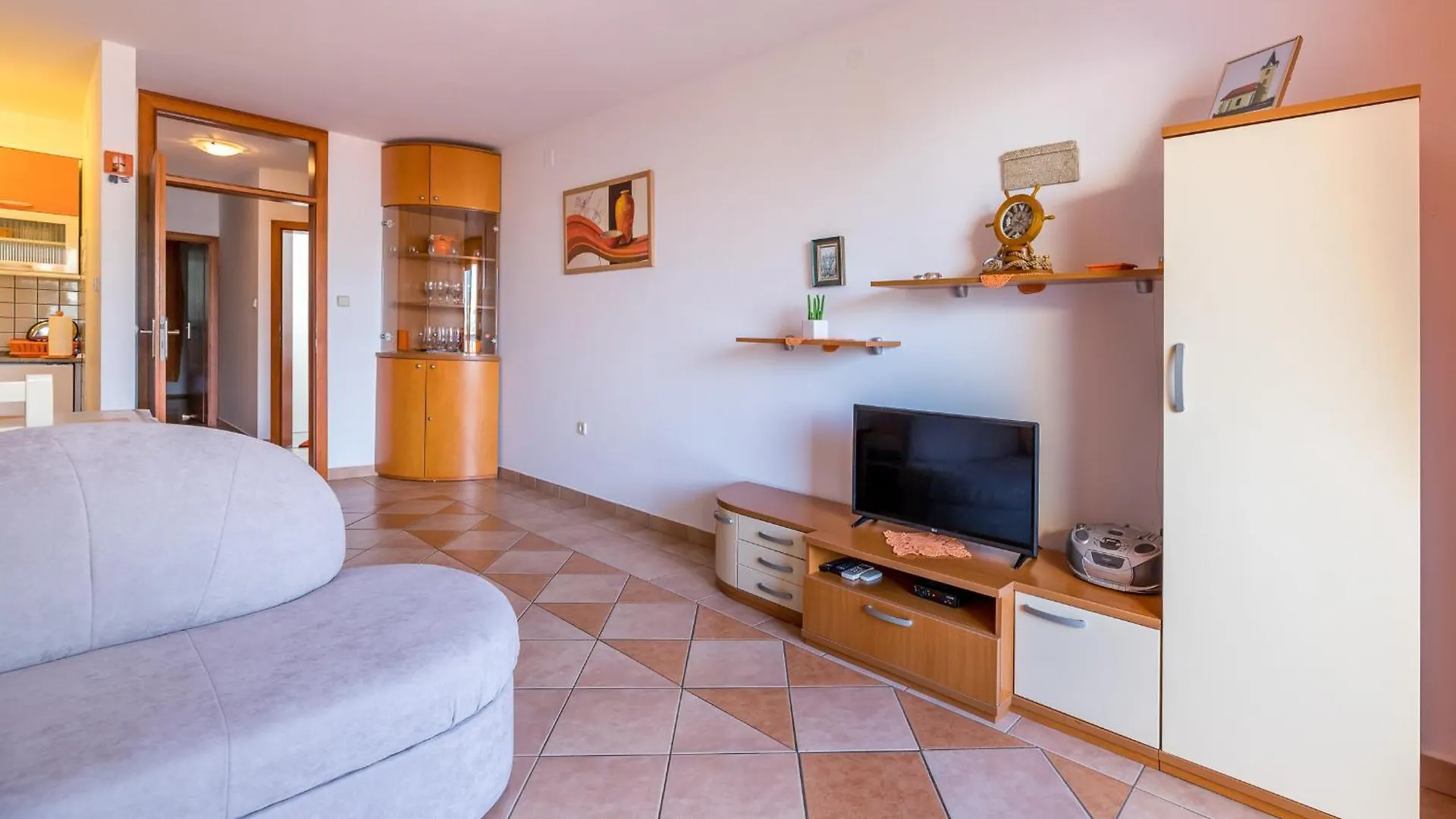 Mira Zarok Apartment Baska  0*, Baska (Krk) Croatia