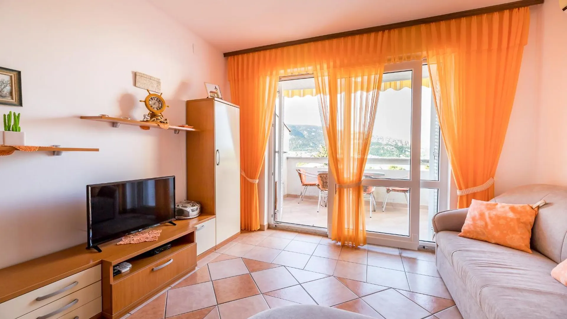 Mira Zarok Apartment Baska  Croatia