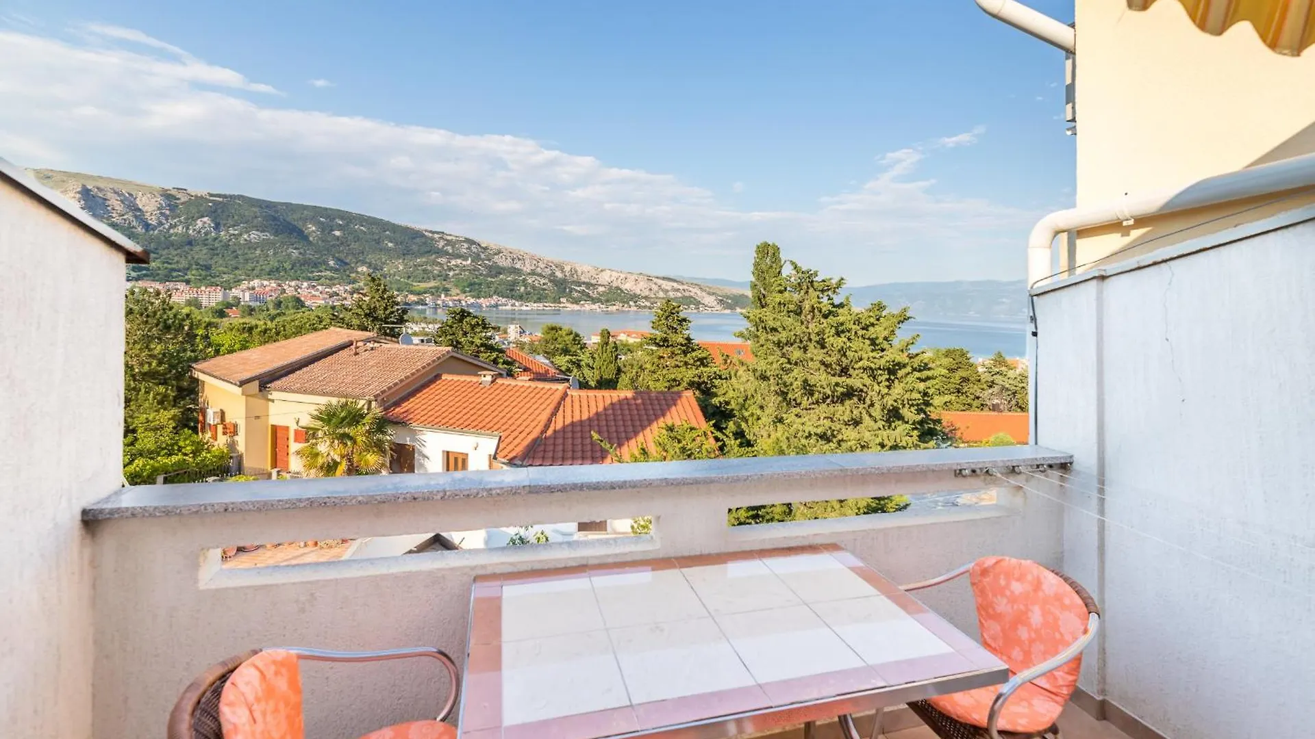 Mira Zarok Apartment Baska